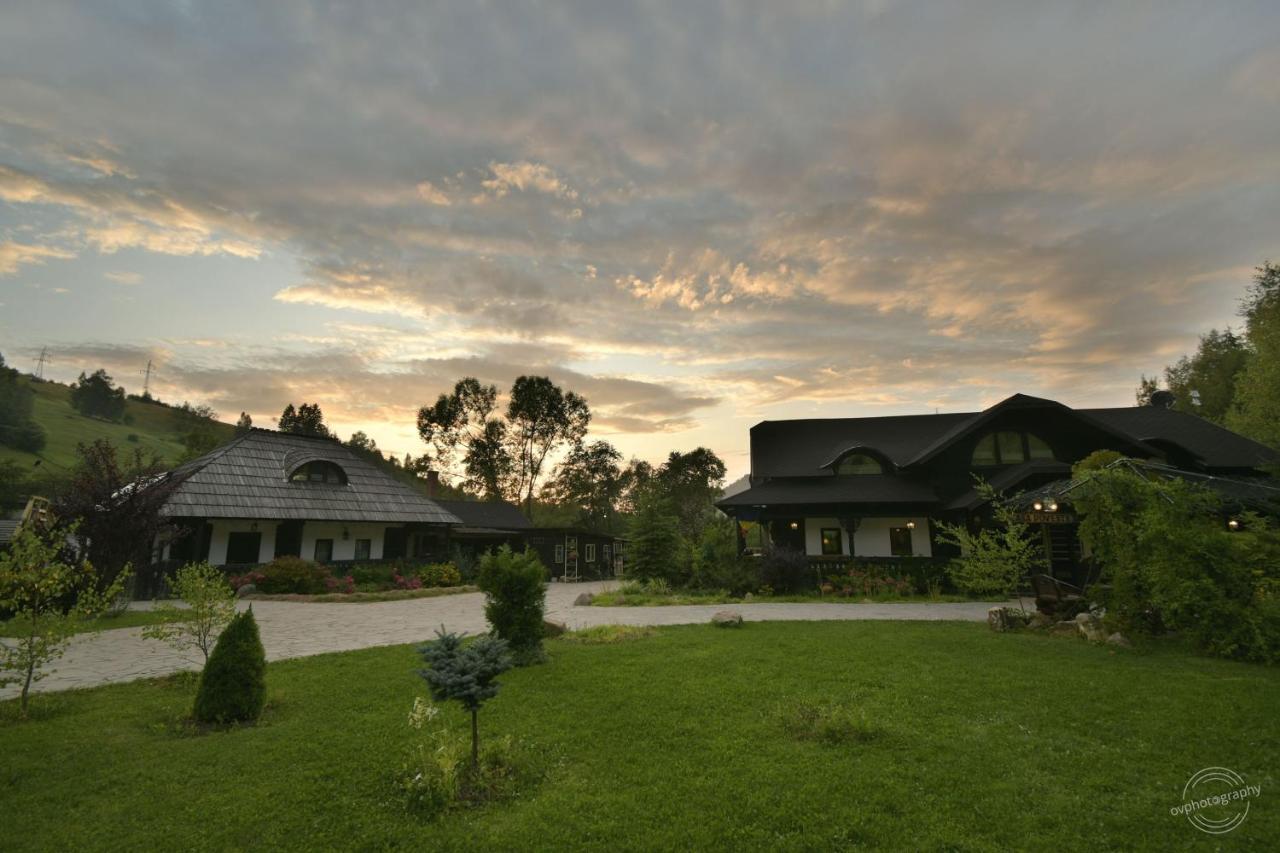 Casa Poveste Pensiunea-Muzeu Câmpulung Moldovenesc Exterior foto